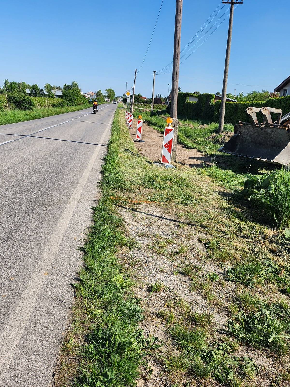 Vážení občania, v mesiacoch máj, jún a júl 2025 bude prebiehať realizácia výstavby verejnej kanalizácie na Limbašskej ceste od križovatky s Myslenickou po odbočku k Strapakovmu mlynu. Táto etapa výstavby kanalizácie sa realizuje zo súkromných zdrojov. Stavebník,spoločnosť Steper, s.r.o. sa ospravedlňuje za dočasné dopravné obmedzenia na Limbašskej ceste, súvisiace s výstavbou.