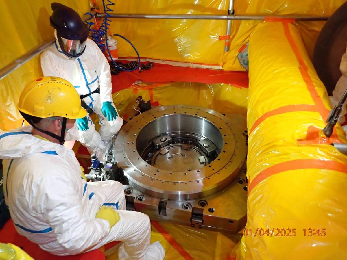 dnešní zprávou vám přinášíme hned dvě aktuality z provozu Jaderné elektrárny Dukovany současně.   Jedna se týká unikátní výměny části parogenerátoru novou metodou automatického svařování, druhá přináší aktuální informaci z probíhající odstávky na 3. výrobním bloku JE Dukovany.