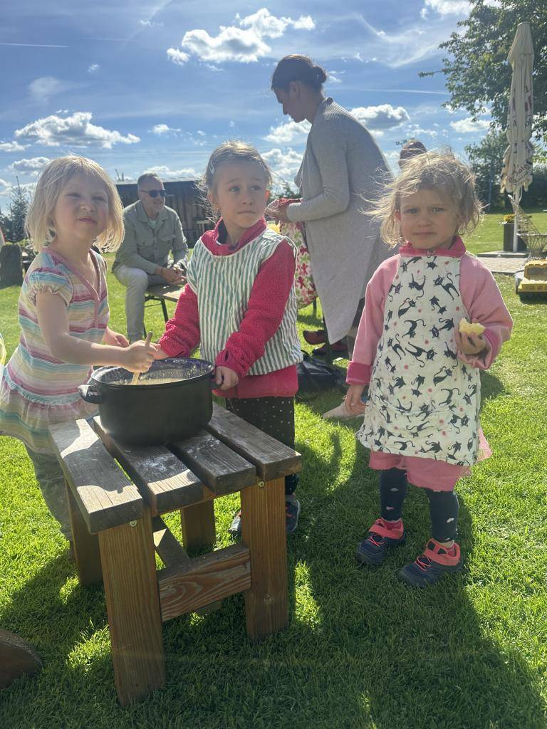 Další oblíbené kuchtění s dětmi KD Drahouš. Tentokrát společně připravovaly lívance. Krásně strávené nedělní odpoledne s dětmi, které nadělaly tolik lívanců, že si odnesly i na druhý den na svačinu do školy.