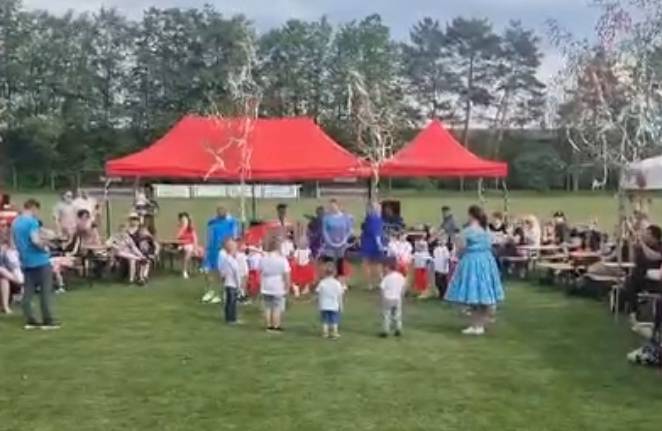 Vystoupení dětí MŠ Černuc v sobotu 17.5. v 15:00    Holčičky prosíme o culíček (celkový nabo polo)   a tmavé legíny.  Kluci modré džíny.    Děkujeme, hezký den.