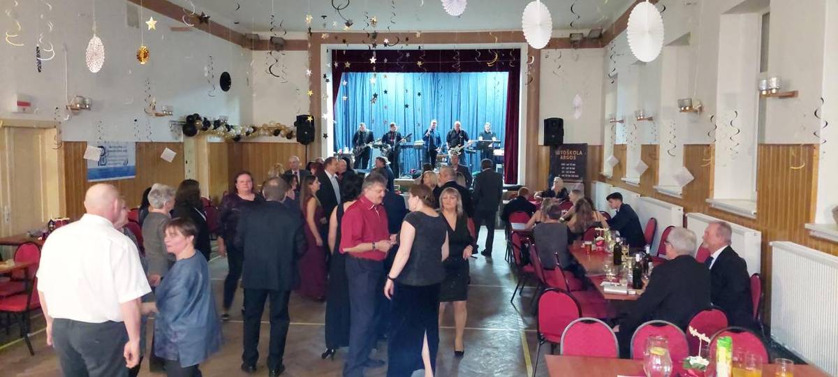 Dne 15.2.2025 se uskutečnil výroční 20 obecní ples. K tanci a poslechu večerem provedla skupina Herrgott rock a Roman Steindl.