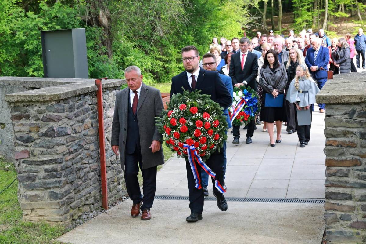 Dňa 08.05.2025 sa v obci Skároš konal Pietny akt kladenia vencov pri príležitosti 80. výročia ukončenia 2. svetovej vojny a víťazstva nad fašizmom.