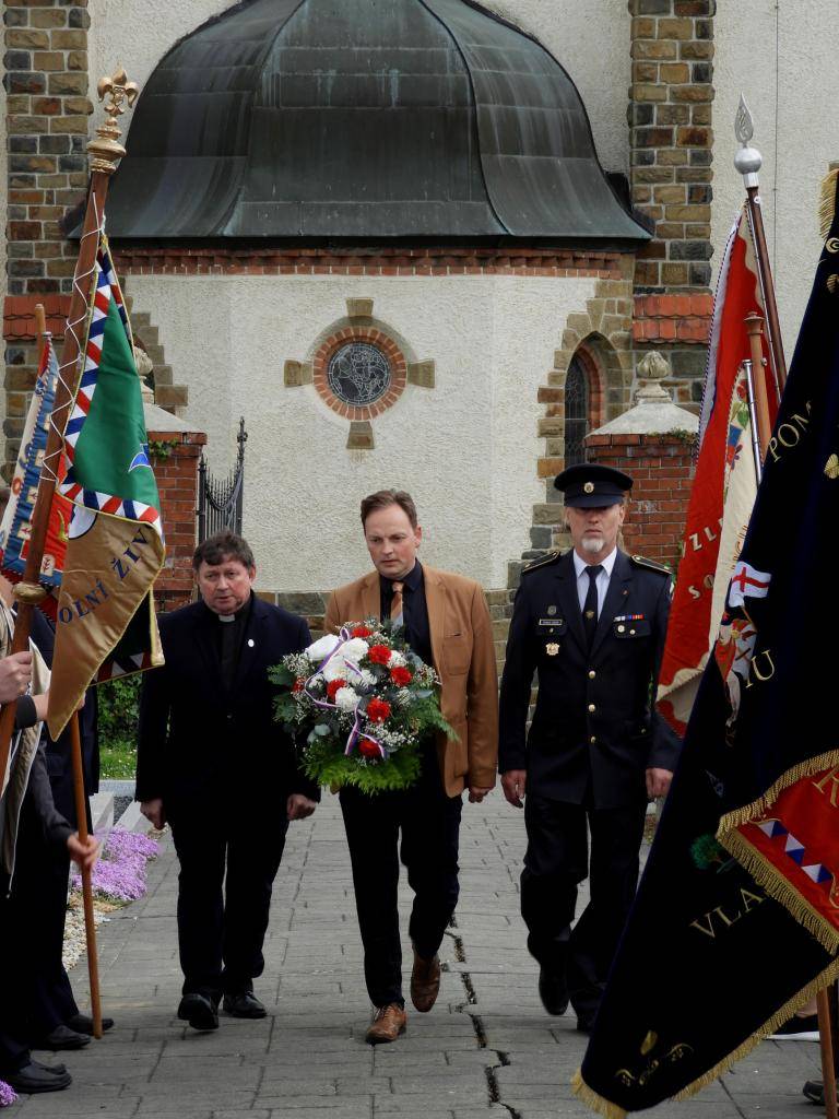 V neděli 4.května se sešli občané spolu se zástupci Obce a spolků u příležitosti osvobození naší obce a výročí 80 let od ukončení II. světové války. Po zahájení akce starostou obce vystoupily se svým programem děti ZŠ a místní schola.