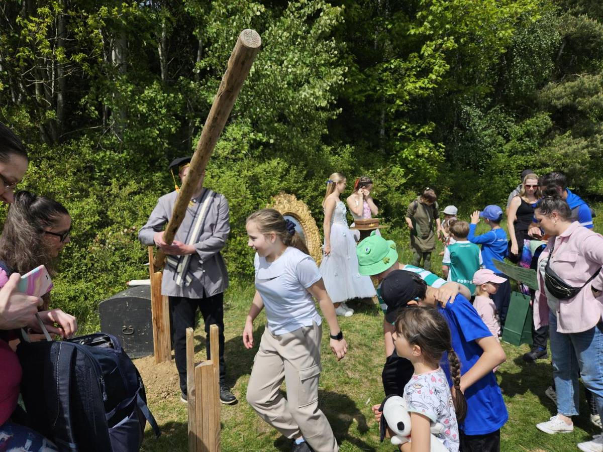 10. května byly chabeřické děti opět po roce na návštěvě v Pohádkovém lese v Trhovém Štěpánově