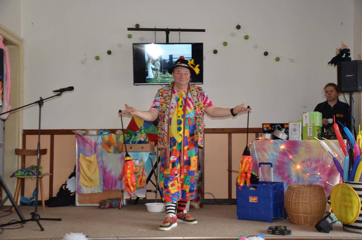 Dne 29.3. 2025 se konal v Dírné dětský karneval. Navštívil nás Klaun Hugo, který připravil pro děti program plný soutěží, tance a odměn.