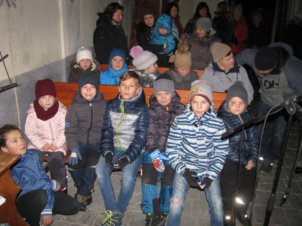 Rozsvícení obecního vánočního stromu 2.12.2018