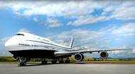 Trump si katarský 747-8i prohlédl letos v únoru, když parkoval na mezinárodním letišti Palm Beach na Floridě nedaleko jeho letoviska Mar-a-Lago.