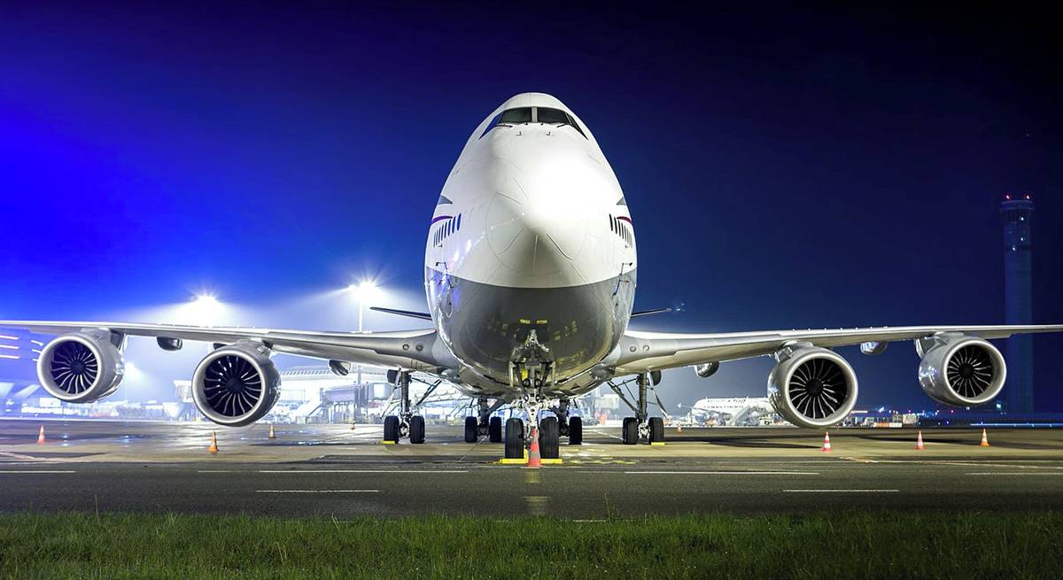 Boeing 747-8i je skutečně majestátní. Souhrn specifikací letadla zveřejnila online švýcarská firma AMAC Aerospace, která inzerovala v roce 2020 jeho prodej.