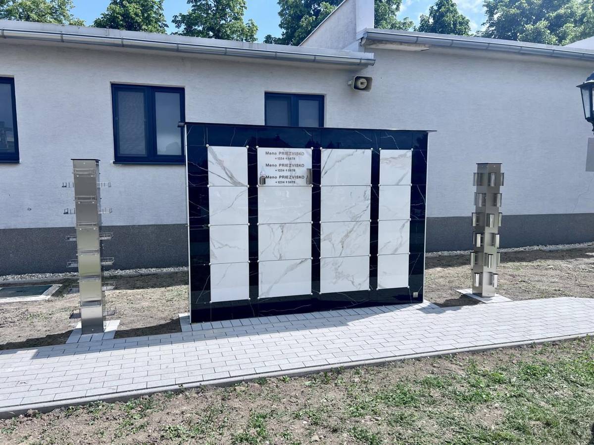 Prvá urnová stena v obci