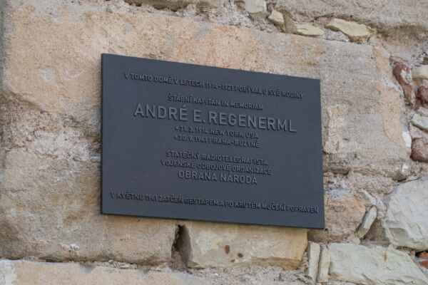 Dne 10. května 2025 byla odhalena pamětní deska štábního kapitána André Regenermla, jako vzpomínka na jeho hrdinství a oběti II. světové války.