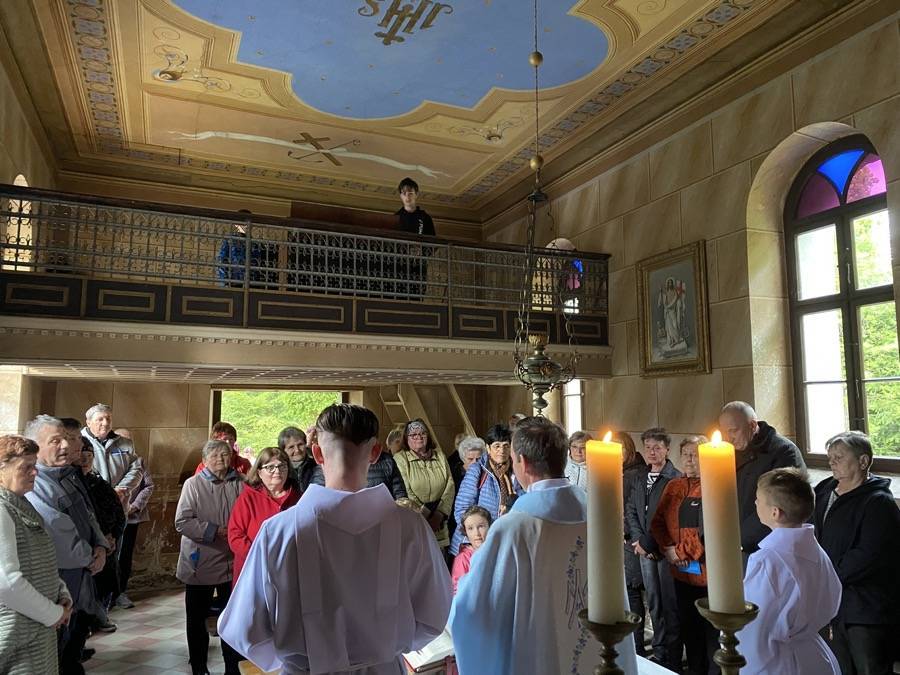 V aktuálnom jubilejnom roku 2025 farnosť Vysoká nad Kysucou pozýva veriacich stať sa pútnikmi nádeje a putovať k drobným sakrálnym stavbám v osadách obce Vysoká nad Kysucou, kde sa budú sláviť sv. omše alebo pobožnosti. Čítať ďalej…