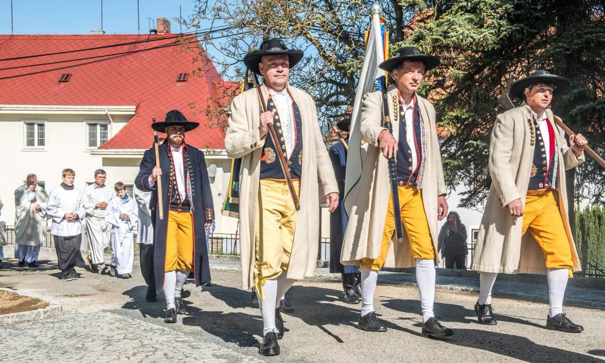 Letošní rok si připomínáme 100 let od úmrtí našeho velkého spisovatele a kněze patera Jindřicha Šimona Baara. Jeho oslavy jsme zahájili v neděli 27. dubna ve farním kostele mší svatou, která byla projevem vděčnosti za jeho celoživotní dílo.
