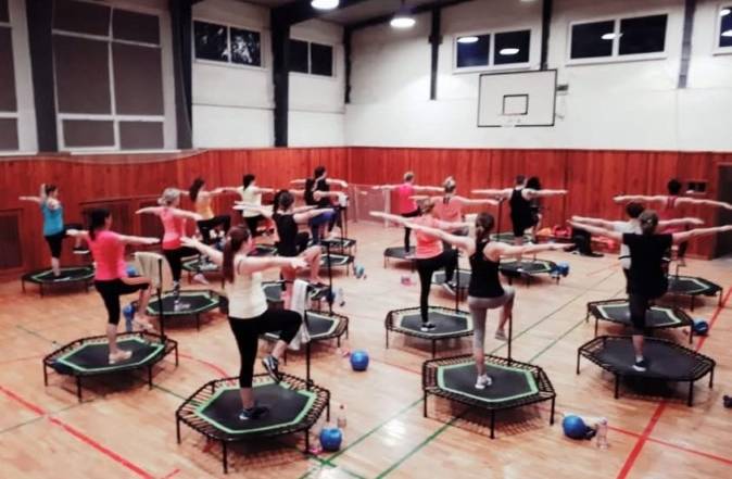 Každý utorok a štvrtok o 18:00 hod prebieha v telocvični v Drietome silové cvičenie Tabata + Taebo a tiež Jumping. Rezervácie a informácie na telefónnom čísle 0911 144 297. Príďte si zacvičiť!