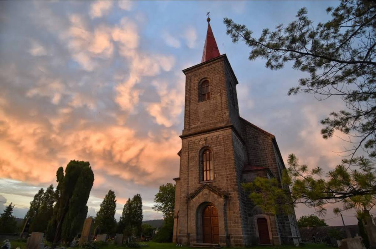 Noc kostelů 23.5.2025 od 18:00 se koná v kostele sv. Jana Křtitele v Újezdě pod Troskami noc kostelů.Více info v plakátu níže.            Elektronický plakát A3 na výšku se stínem 2025 (1)(PDF, 303 kB)