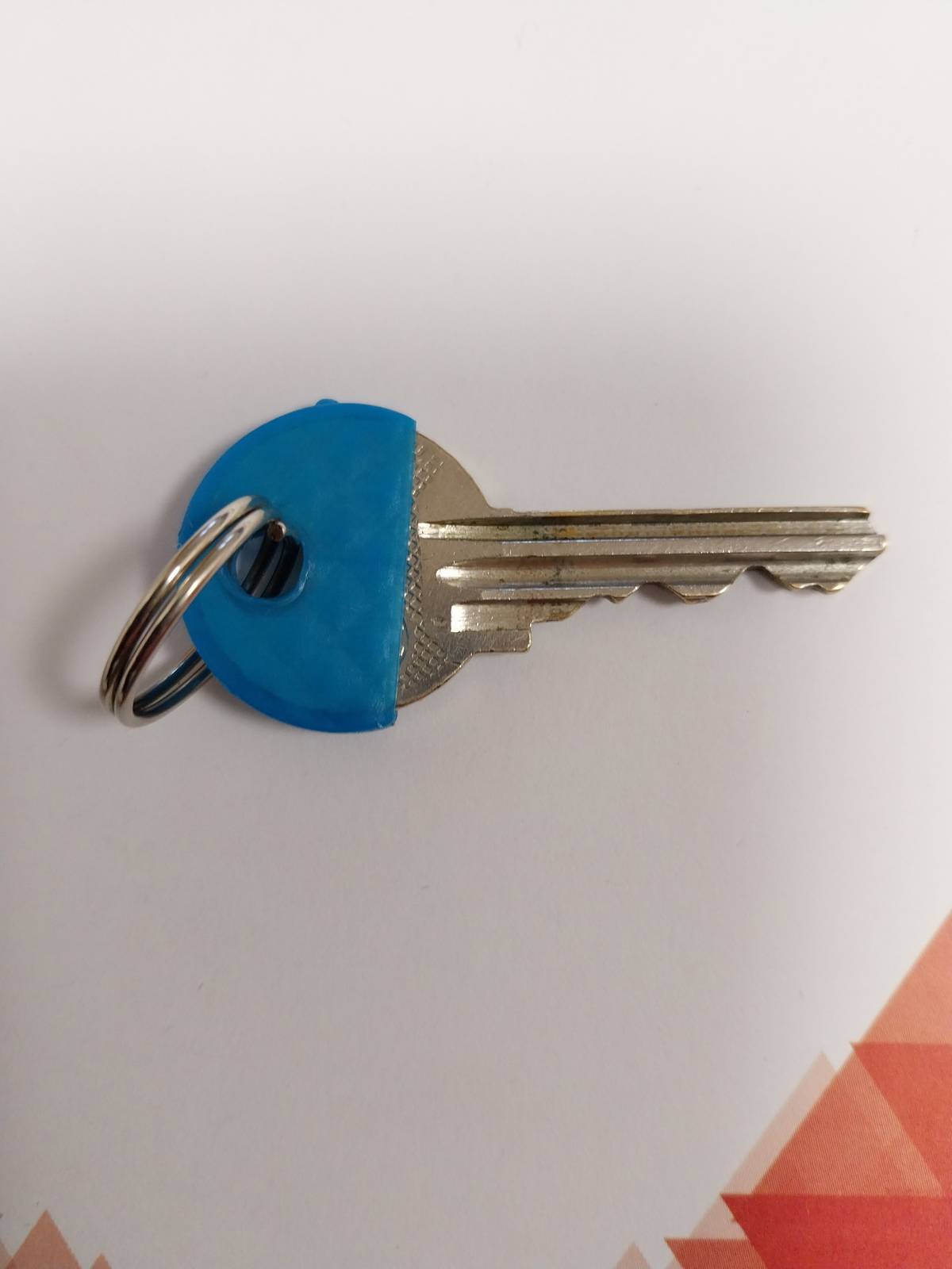 Byl nalezen klíček u ubytovny viz obrázek. Majitel si jej může vyzvednout na obecním úřadě.