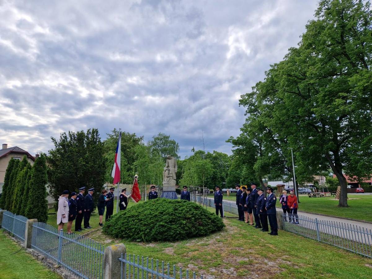 Ve středu 7.5., v podvečer 80.výročí ukončení II.světové války, jsme společně s hasičským sborem uctili památku našich padlých spoluobčanů