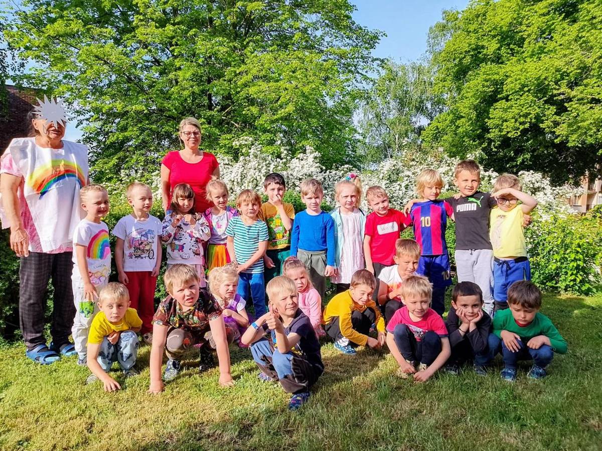 Poslední barevný den pro tento školní rok je duhový. Každá barva je správná :)