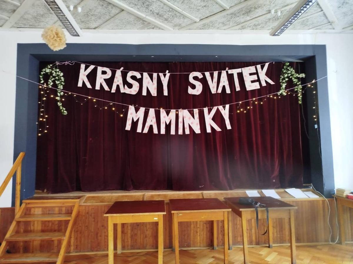 V neděli 11. května se na sále kulturního domu uskutečnila oslava Dne matek.  Pořadatelé MO KDU-ČSL Baní