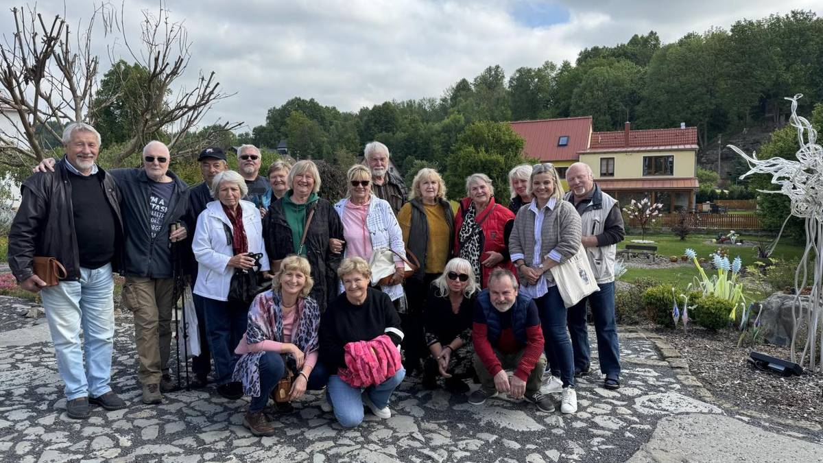 Letos jsme vyjeli se seniory na návštěvu sklárny Pačinek v Kunraticích u Cvikova, nahlédli do Křišťálového chrámu a den zakončili exkurzí v pivovaru Cvikov.
