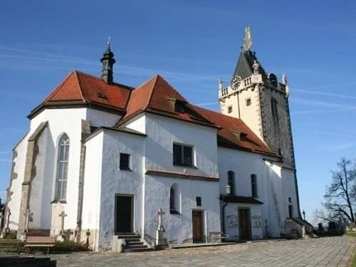 Milí občané, srdečně Vás zveme na Noc kostelů do budišovského kostela. V pátek 23. května Vám z bohatého programu doporučujeme zvláště tyto akce:  - od 17:00 vernisáž výstavy fotografií ze života farnosti  - od 19.00 varhanní koncert Jany Švaříčkové na nově opravené varhany  - od 21:30 noční promítání v zámecké kapli Celý večer se můžete stavit na faře v naší kavárně a na farní zahradě se podívejte na nově opravenou fasádu. 😉  Více zde: https://www.nockostelu.cz/kostel/4977/