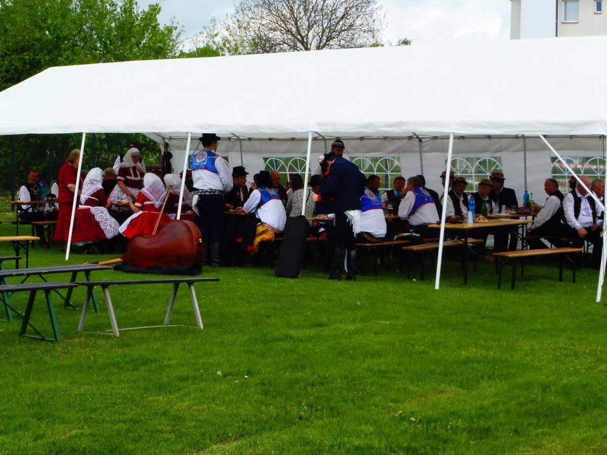 Mužský pěvecký sbor Paniháj ve spolupráci s obcí Moravany uspořádal v sobotu 6. května již 13. ročník Zpívání pod májů.