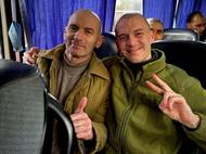 Ukrajinští zajatci propuštění z ruského zajetí