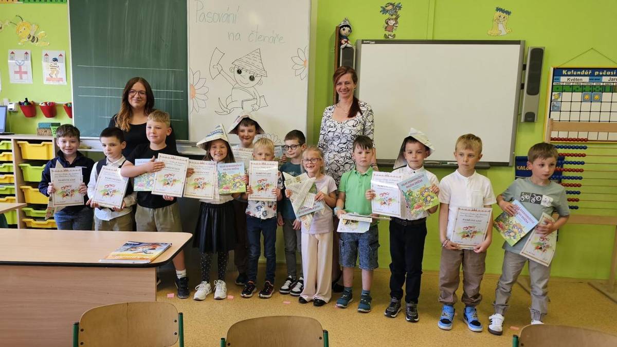V pondělí 19. 5. 2025 jsme v naší škole prožili výjimečný den – slavnostní Pasování na čtenáře. Tato událost byla završením celoročního úsilí našich malých školáků, kteří se od prvních písmenek a slabik propracovali až k plynulému čtení.
