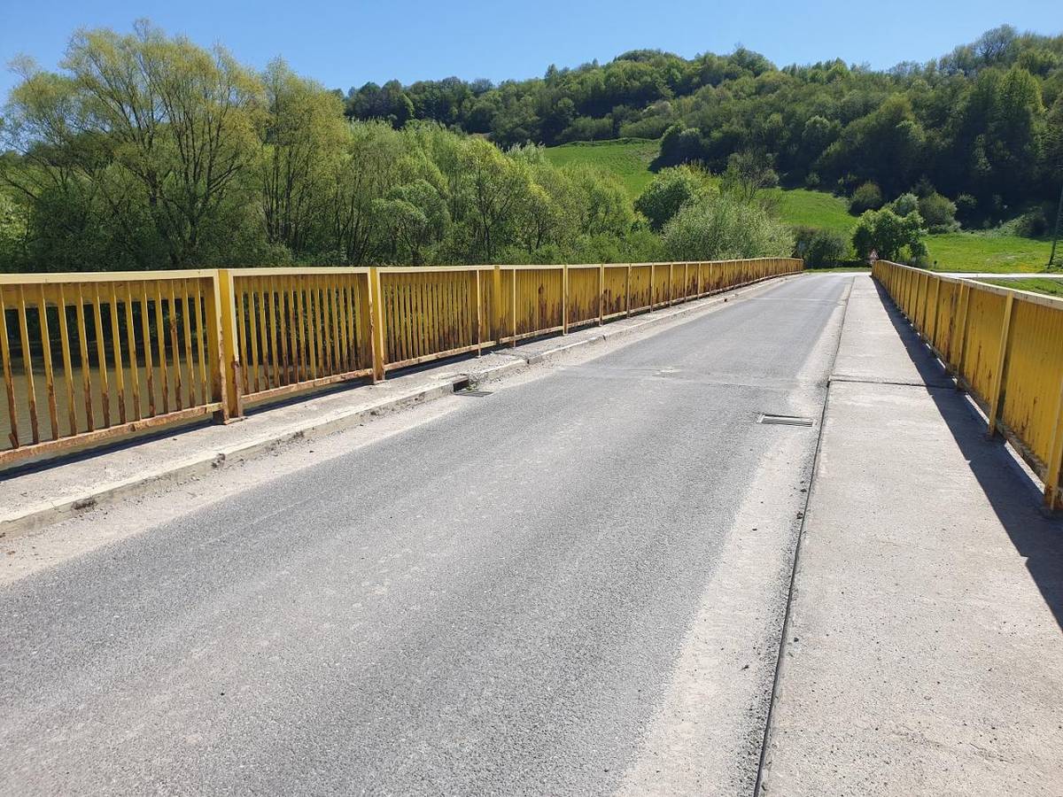 Hlavným cestný most ponad rieku Orava je pre väčšinu občanov Žaškova jediné spojivo s okolitými obcami. Síce sa zdá, že kus betónu a železa nepotrebuje údržbu, opak je však pravdou. Nevyhnutné opravy vozovky realizovala Správa ciest Žilinského samosprávneho kraja (SC ŽSK)......