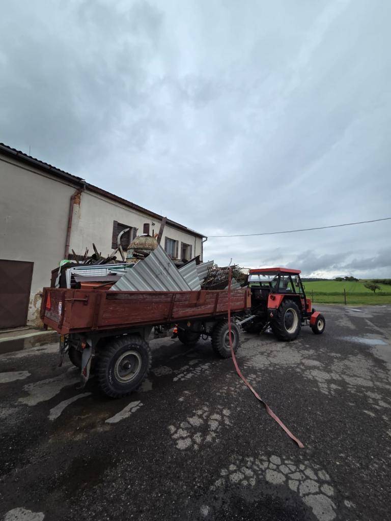 V neděli 18. května v 10 hod. ráno vyrazili naši silný Hoši na sběr železa po obci drahouš a tlestky. Velké díky patří všem kteří do železné neděle věnovali své nepotřebné věci a silným můžu za pomoc. Výtěžek z Železné neděle  putoval na obecní účet a bude využitý na akce kulturní akce.