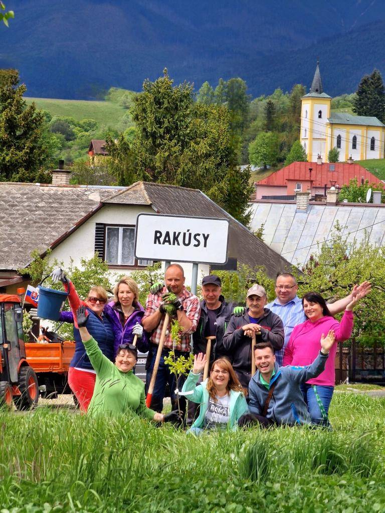 V obci pribudli nové duby, buky, javory, platany, ginko aj majestátne sekvoje