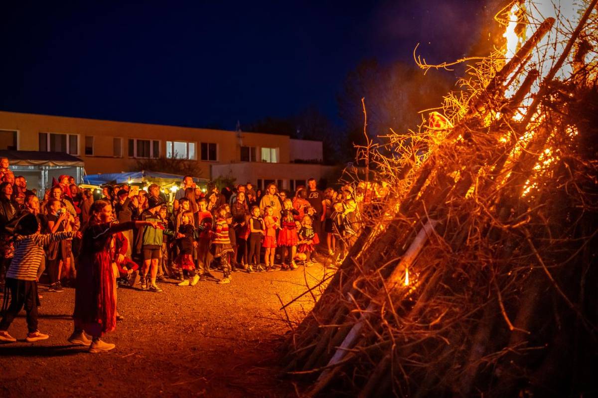V úterý 30. dubna 2024 se v Mi-líně uskutečnila tradiční a velmi oblíbená akce Pálení čarodějnic. Letošní ročník se opravdu vydařil – přálo nám počasí, při-šlo mnoho návštěvníků a program byl bohatý a zábavný pro všechny věkové kategorie