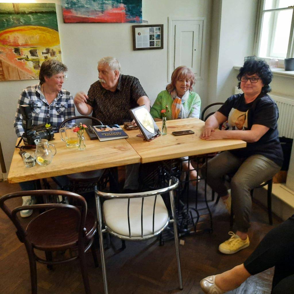 Příznivci Karla Gotta se sešli v Semináři Café