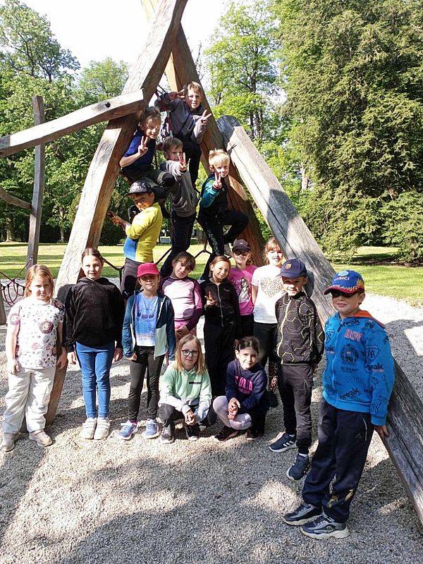 Dne 21. 5. 2025 se druhá a první třída vypravily na společný výlet.