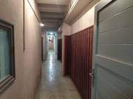 Jedna z hlavních chodeb bývalého krytu civilní obrany pod budovou Národního zemědělského muzea ukazuje, jak stísněné prostory to jsou. Dnes už slouží jen jako technická památka