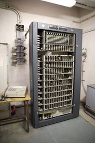 V 60. letech minulého století byla v krytu vybudována také telefonní ústředna. Nechala ji zřídit místní organizace Komunistické strany Československa jako záložní telefonní ústřednu