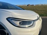 V noci svítí fantasticky a velmi dobře funguje automatická zatmavovací funkce.