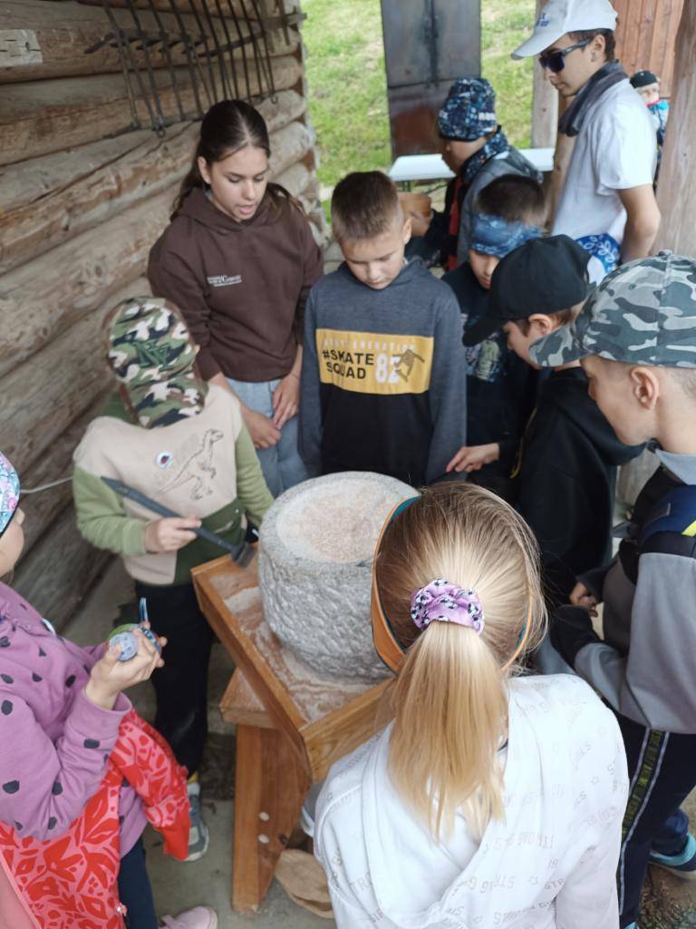 Dopoledne plné řemesel, tvoření v muzeu Vařákovy paseky v Lačnově
