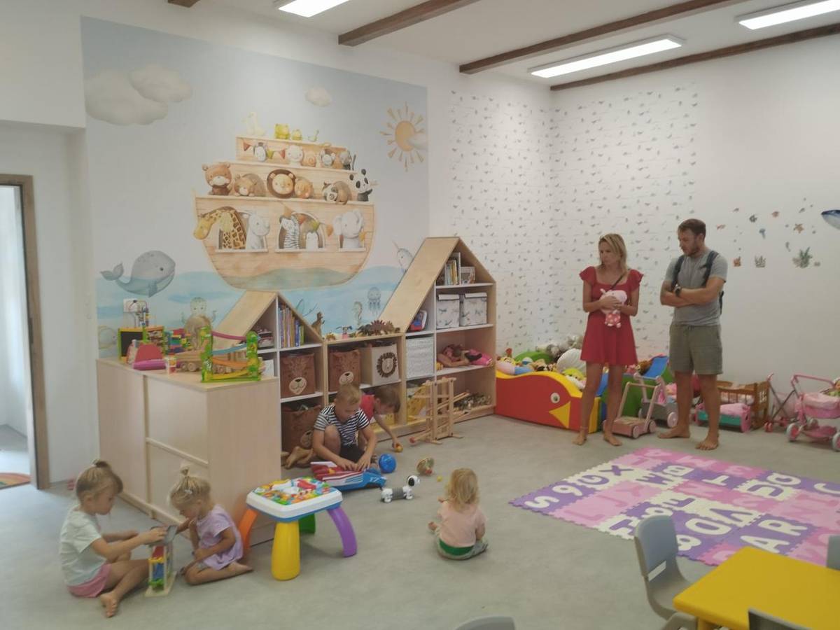 Z bývalého hostince vznikly prostory Parníčku, nové dětské skupiny ve Volči.