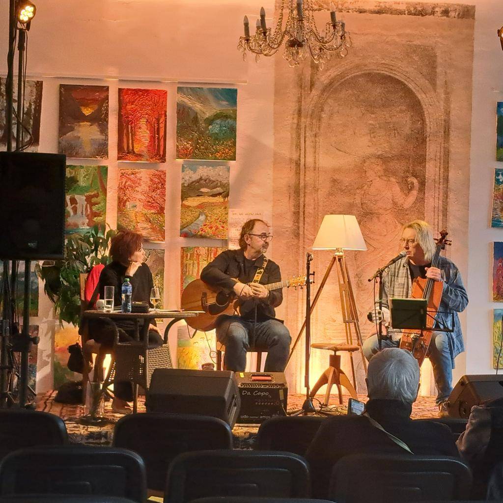 22.5. 2025  Ilona Svobodová, Norbi Kovács a Olin Nejezchleba.