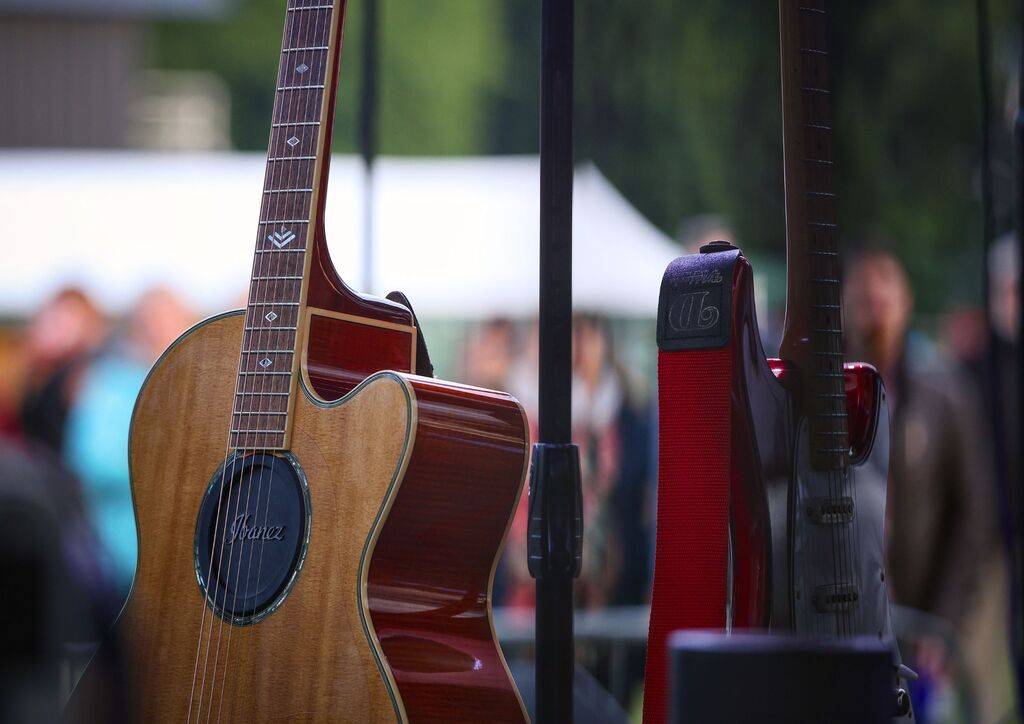 V sobotu 24. května se v Kunčičkách u Bašky uskutečnil tradiční Den obce Baška – a byl to den, na který se jen tak nezapomene. Fotbalové hřiště se proměnilo v dějiště sportovních klání, hudebních vystoupení, dětské radosti i sousedského setkávání. Akce, která vznikla díky obci Baška a místním spolkům, nabídla program opravdu nabitý.