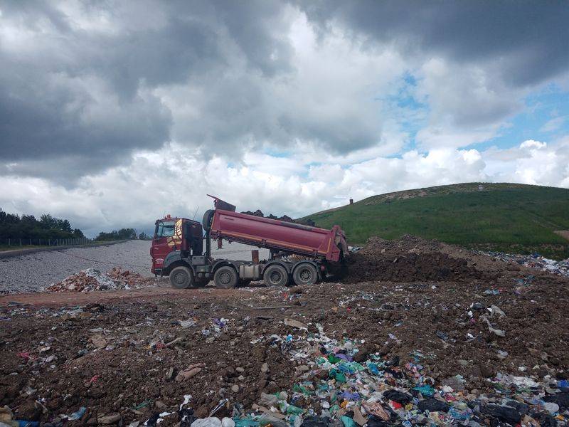 Osmáci a deváťáci ve čtvrtek 29. května viděli, kde končí tuny netříděného odpadu z našeho regionu.
