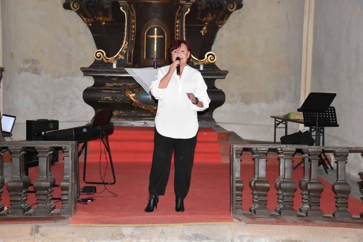 29.9.2023 obec Chlumín uspořádala Benefiční koncert - vystoupila Petra Janů a pedagogický sbor ZUŠ Neratovice.