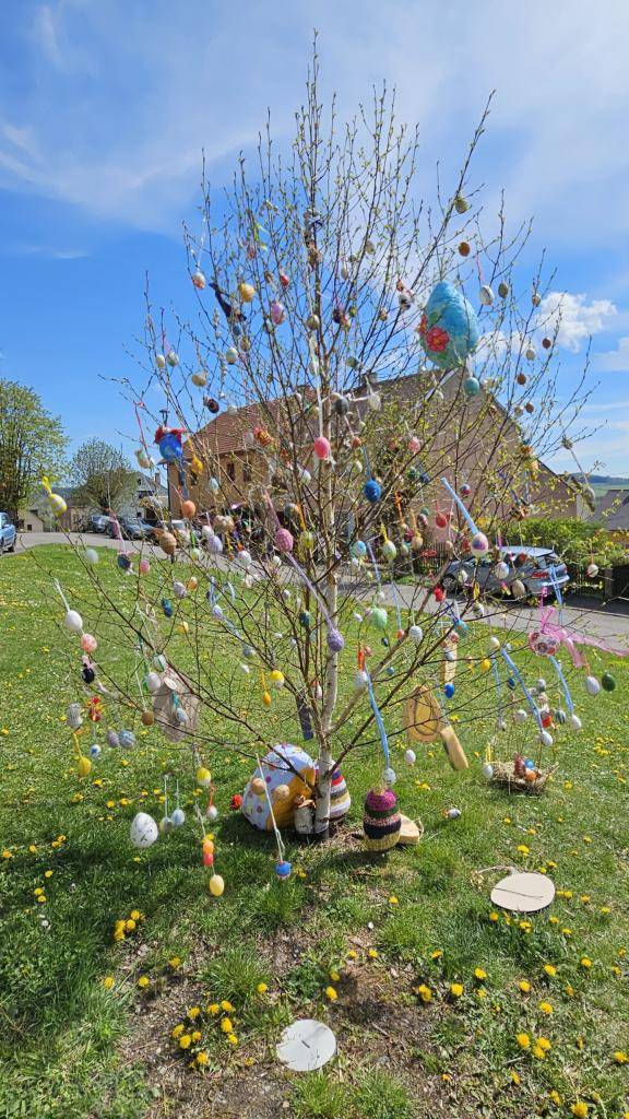 Barevná tradice pokračuje: Zdobení Skořápkovníku i v roce 2025