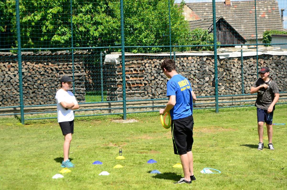 V sobotu 31.května odpoledne se na místním hřišti konalo setkání dětí u příležitosti Mezinárodního dne dětí. Celkově se zúčastnilo 36 dětí spolu s rodiči a prarodiči. Děti   procházely jednotlivými zastavenímy a aktivně soutěžily. Nakonec byly všichni za svojí snahu odmněněni.