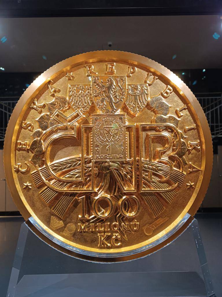 Seznámili jsme se s českou měnou a dozvěděli jsme se, co vše Česká národní banka dělá, aby v naší zemi dosáhla cenové a finanční stability.
