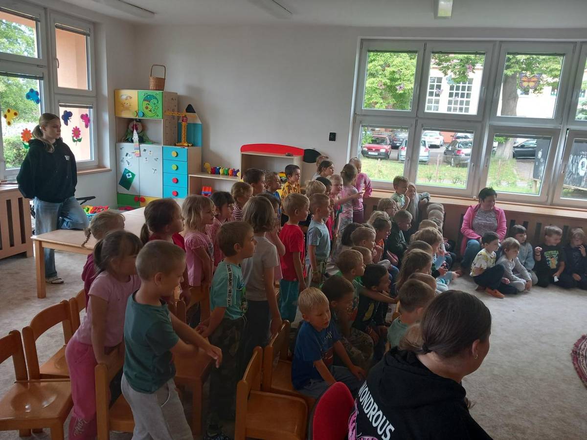 Žáci 4.třídy základní školy si pod vedením paní učitelky Mgr. Moniky Mendové připravily muzikálek O veliké řepě. Představení se dětem moc líbilo a budeme se těšit na další představení.