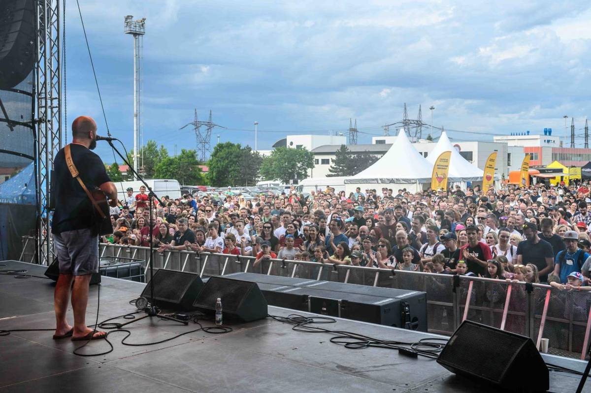 Elektrárna Dukovany oslavila 40 let provozu velkolepým koncertem pro veřejnost – dorazilo 2 400 návštěvníků