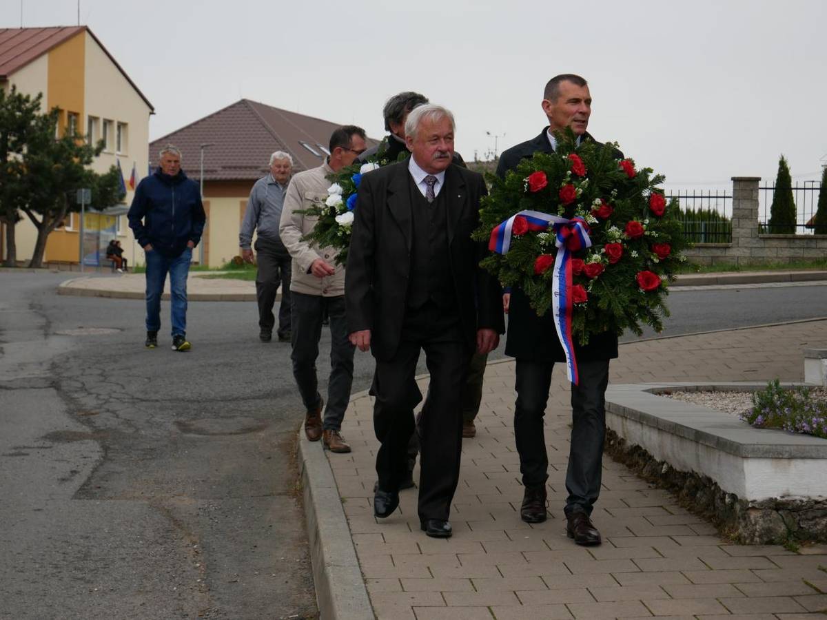 Pietny akt kladenia vencov sa uskutočnil dňa 7. mája 2025.