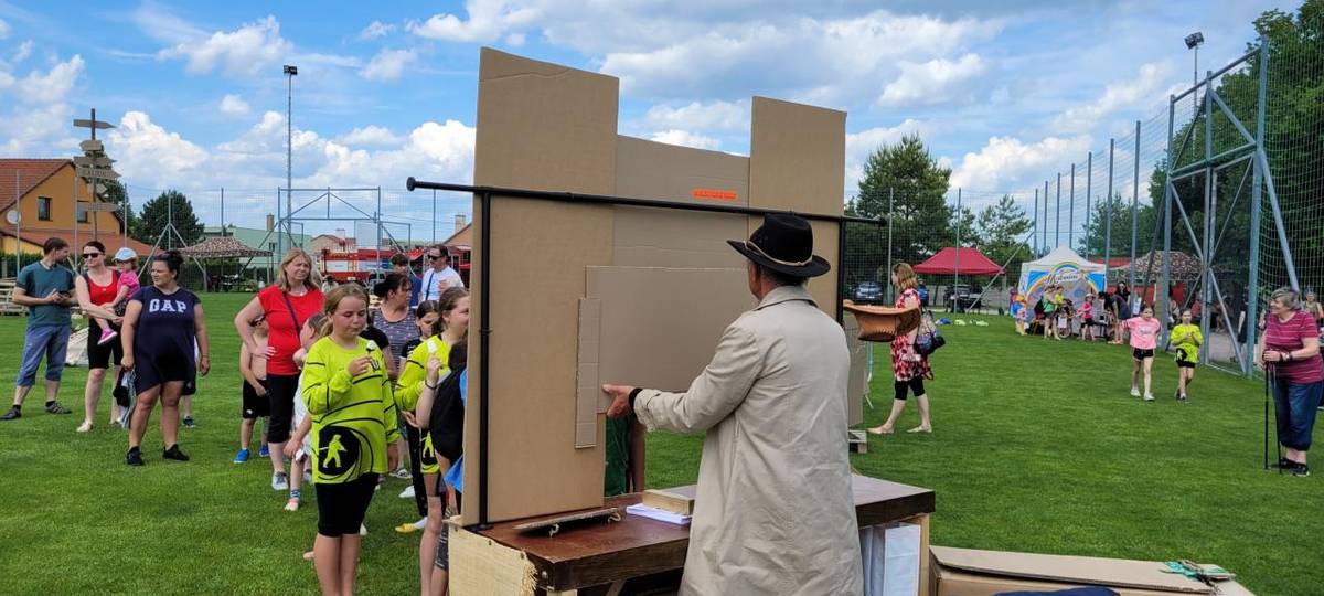 V sobotu 31.5. v areálu Tatranu Šatov městys uspořádal dětský den ve spolupráci s SDH Šatov.   Letošním tématem byl western. Krásné kulisy pro 11 soutěží děti ocenili nejvíce, další radostí byl kejklíř, ukázky výcviku psů. Obrovské nadšení se zvedlo, když hasiči udělali brouzdaliště z pěny.