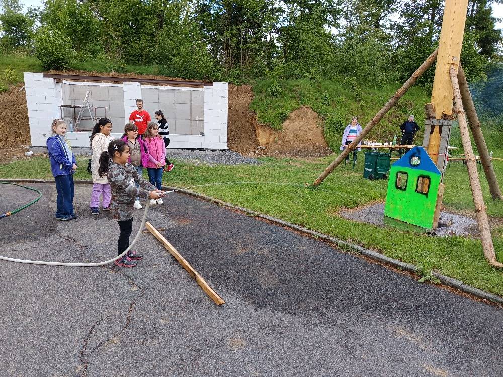 Den s hasiči - oslavu MDD pro žáky připravili hasiči z Chudenína. Děkujeme.